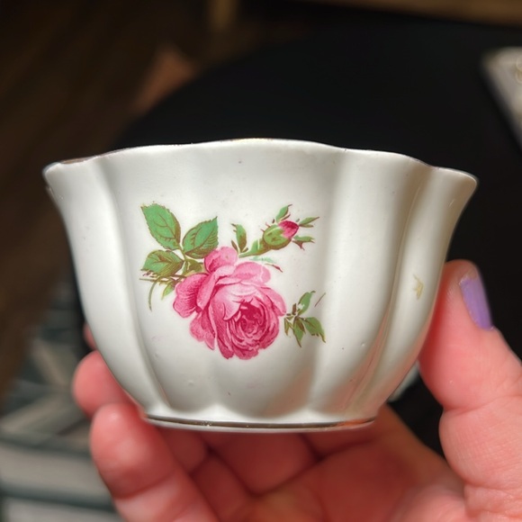 Vintage Royal Stuart rose floral porcelain creamer and sugar with underplate - Picture 10 of 16